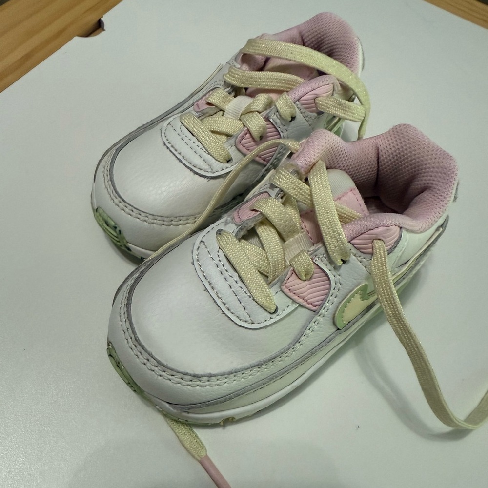 Toddler Nike Airmax size 6c